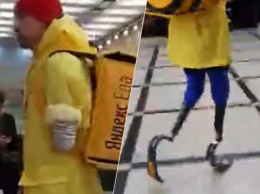 Российский паралимпиец работает доставщиком еды, чтобы собрать деньги на Олимпиаду в Токио
