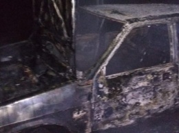 Спасатели выясняют, почему в Херсоне загорелся автомобиль