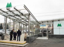 Цветы уже не купишь. Возле станции «Святошин» открыли обновленный подземный переход