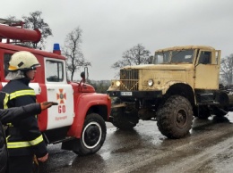 В Днепровском районе грузовик застрял в грязи