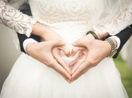В Киеве и области зарегистрировать брак 14 февраля можно до полуночи: адреса