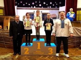 Двойной пьедестал: 10-летняя днепрянка стала призером Украины по 100-клеточным шашкам