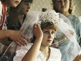 Свадебные платья в СССР: в каких нарядах выходили замуж советские девушки?