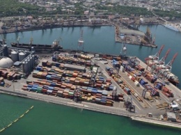 В порту "Пивденный" заблокировали растаможку греческого авиатоплива