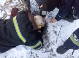 На Днепропетровщине спасали ребенка, угодившего в скважину диаметром всего 300 мм