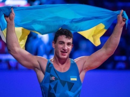 Украинец победил россиянина и вышел в финал ЧЕ по борьбе: видео