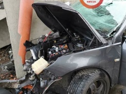 ДТП на Житомирской трассе под Киевом: водитель "Opel" на скорости врезался в столб, - ФОТО