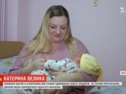 В Житомире родилась девочка-гигант (видео)
