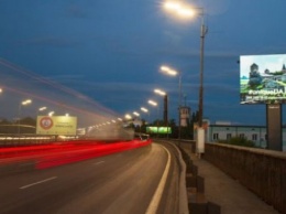 На сайте Киевсовета появились петиции о запрете рекламных экранов вдоль дорог