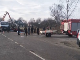 Трагедия на Львовщине: авто ушло на дно озера вместе с пассажирами, никто не выжил (фото)
