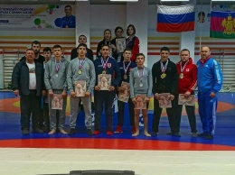 13 медалей выиграли крымские сумоисты на чемпионате и Первенстве ЮФО