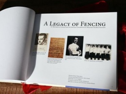 Легендарный украинский фехтовальщик издал в США уникальную книгу