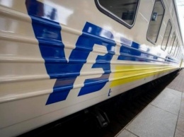 На женщину в поезде "Укрзализныци" упала полка: у нее сломан позвоночник (ВИДЕО)