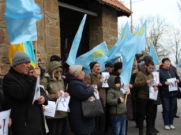 В Мелитополе прошел митинг, посвященный Дню крымскотатарского сопротивления
