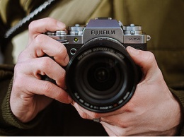 Новая беззеркальная камера FUJIFILM X-T4