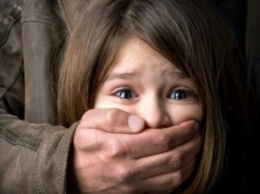 В Харьковской области педофил развращал девочку: приговор суда
