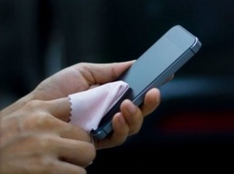 Apple впервые разрешила использовать «нелицензионные» салфетки для очистки iPhone