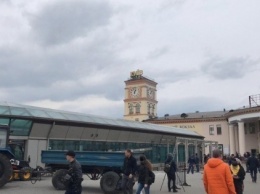 Как происходит большая "зачистка" на Центральном ж/д вокзале Киева (ФОТО)