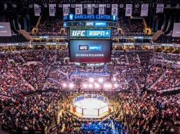 В UFC объявили о переносе двух турниров