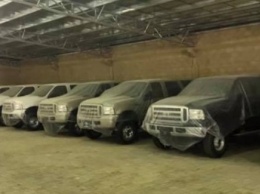 На складе обнаружена партия новых Ford Excursion, которые стояли без движения 15 лет