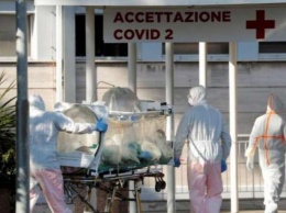 В Италии умерших от коронавируса хоронит армия