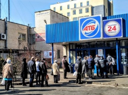 «Доллар - 5%, паника - 95%». Почему в Украине начали расти цены на продукты и вмешаются ли власти