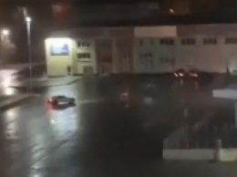 Жителей многоэтажки в Мелитополе по ночам "кошмарят" дрифтеры (видео)