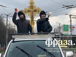 В Кропивницком священники УПЦ окропили улицы крещенской водой