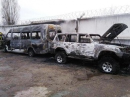 В Запорожье в результате пожара в сгорели два авто в гараже, а в Мелитополе - микроавтобус и Mitsubishi Pajero