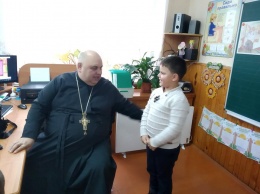 Священник мог заразить сотни людей. Что происходит в Тернопольской области, где полиция заблокировала уже 6 сел