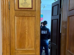 СБУ проводит обыски в мэрии Запорожья и дома у чиновников