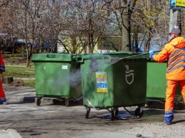 В Днепре мусорные баки дезинфицируют специальным раствором