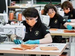Lamborghini начала выпуск медицинских масок и лицевых щитков