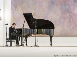 Знаменитый пианист дал концерт в пустом зале президентского дворца