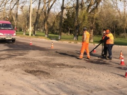 На одном из курортов Херсонщины начали ремонтировать дорожное покрытие