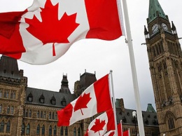 Канада приостановила выдачу туристических виз