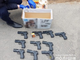 В Запорожье полицейские в ходе спецоперации задержали подозреваемого в сбыте оружия и боеприпасов