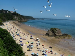 Глава Еврокомиссии посоветовала туристам не спешить строить планы на летний отпуск в Европе