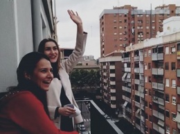 Украинская певица в Валенсии дает концерты с балкона