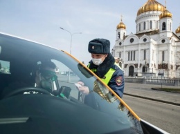 Московские таксисты будут проверять электронные пропуска клиентов с помощью мобильного приложения