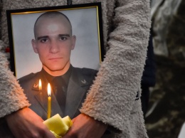 ''Я прошу прощения!'' В Кропивницком трогательно попрощались с погибшим в Донбассе защитником Украины. Фото