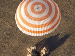 Трое космонавтов МКС приземлились в Казахстане