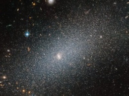 "Хаббл" сделал снимок "искрящейся" галактики