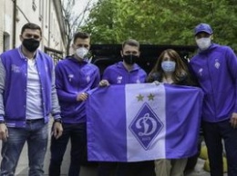 Футболисты «Динамо» передали помощь бойцам АТО в военном госпитале