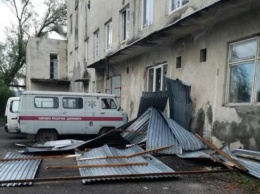 Ураган на Закарпатье: сорванные крыши, сломанные деревья, перекрытые дороги (ФОТО, ВИДЕО)