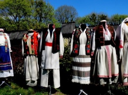 Шевченковский гай устроил онлайн-показ коллекции бойковской одежды