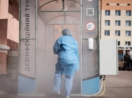 В Черновицкой больнице установили специальный тоннель против коронавируса