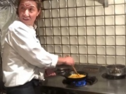 Люди увидели, как готовится японский омлет, и тут же вынесли вердикт - "мерзость" (фото, видео)