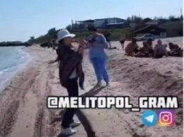 Где наша полиция - в сети показали забитые пляжи Азовского побережья в карантин (видео)