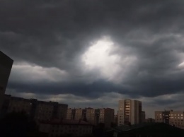 Украинцев предупредили: закрывайте окна и двери, на улицу ни шагу - погода уготовила неприятный "сюрприз"